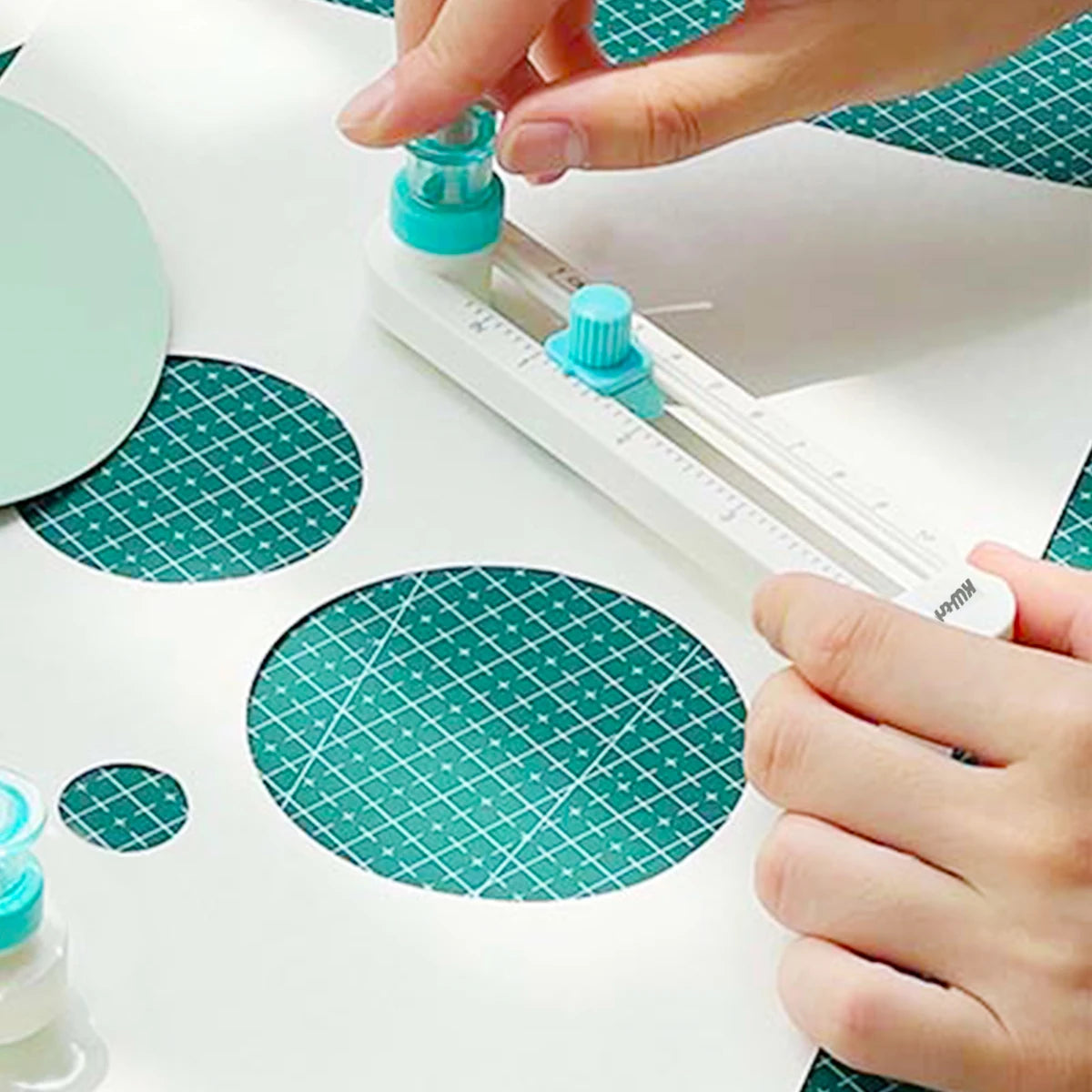 360° Rotary Craft Compass Cutter – Precision Tool